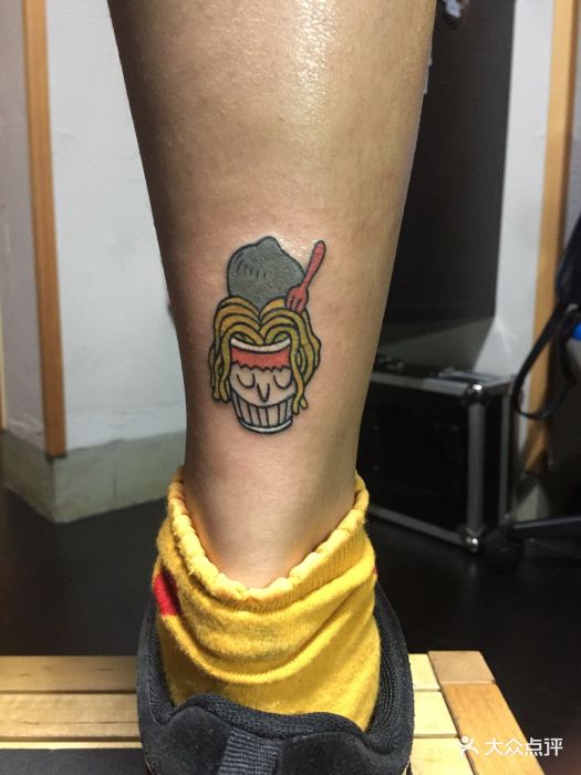 位置很好找,就在学府影城上面。第一次纹身.