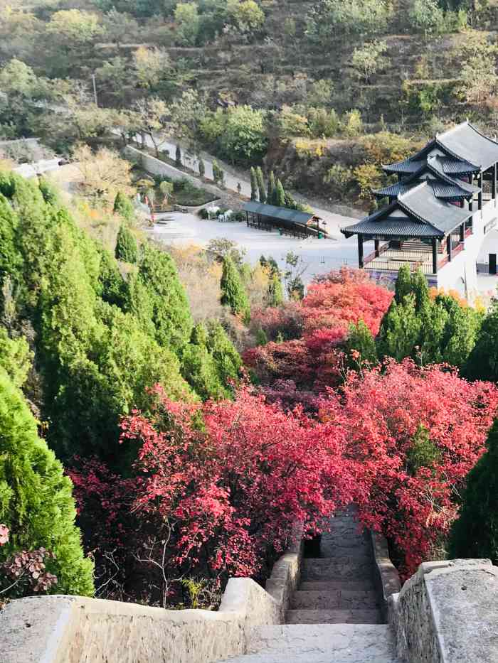 青铜山大峡谷-"朋友圈的活动一个门票9.9,加上玻璃.