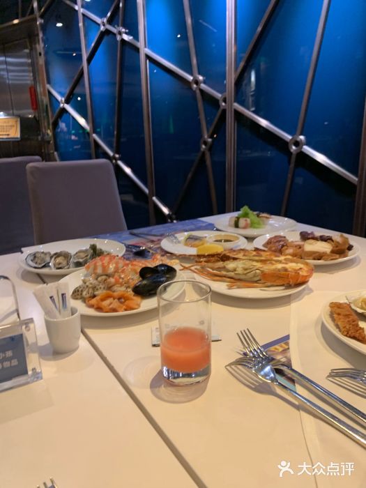 广州塔璇玑地中海自助旋转餐厅图片