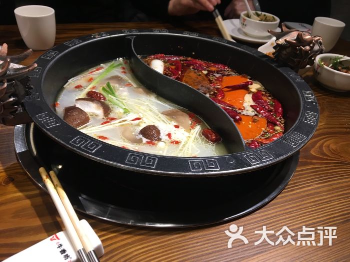 重庆火锅鸳鸯锅图片