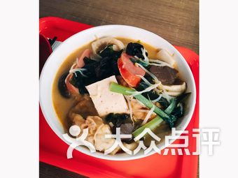 【济南山东建筑大学火车餐厅7号车厢麻辣烫】