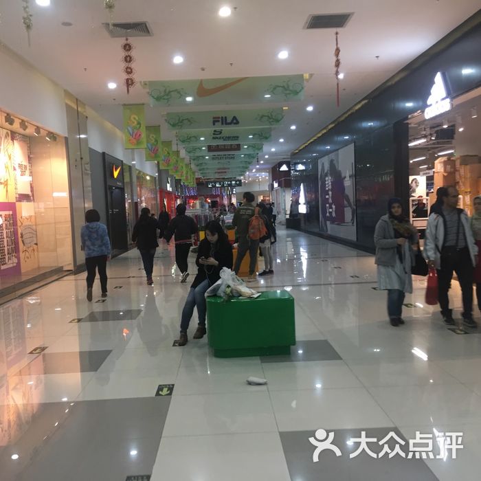 比如世界购物中心图片-北京综合商场-大众点评网