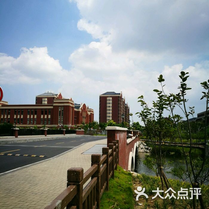 上海建桥学院