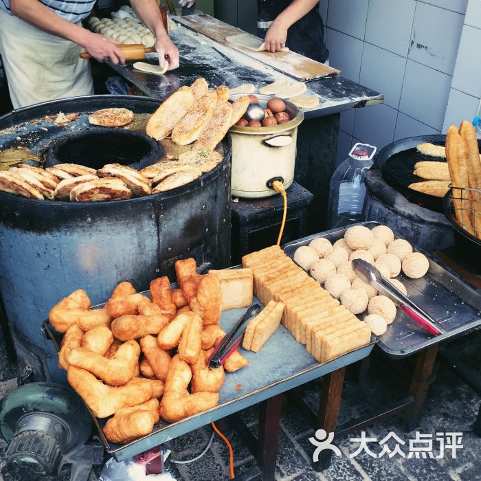 崂山路早点铺餐具摆设图片 - 第5张