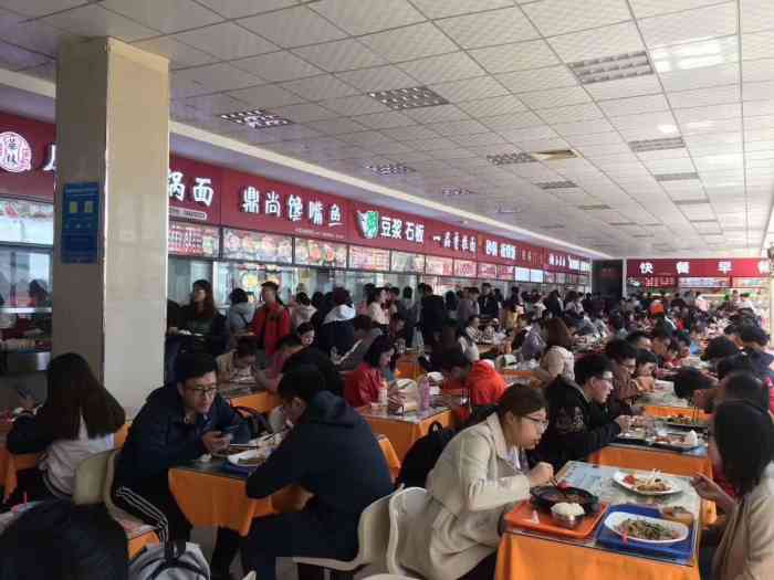 大连医科大学餐饮中心-"学校里最实惠的食堂了,口味就一般,希望升.