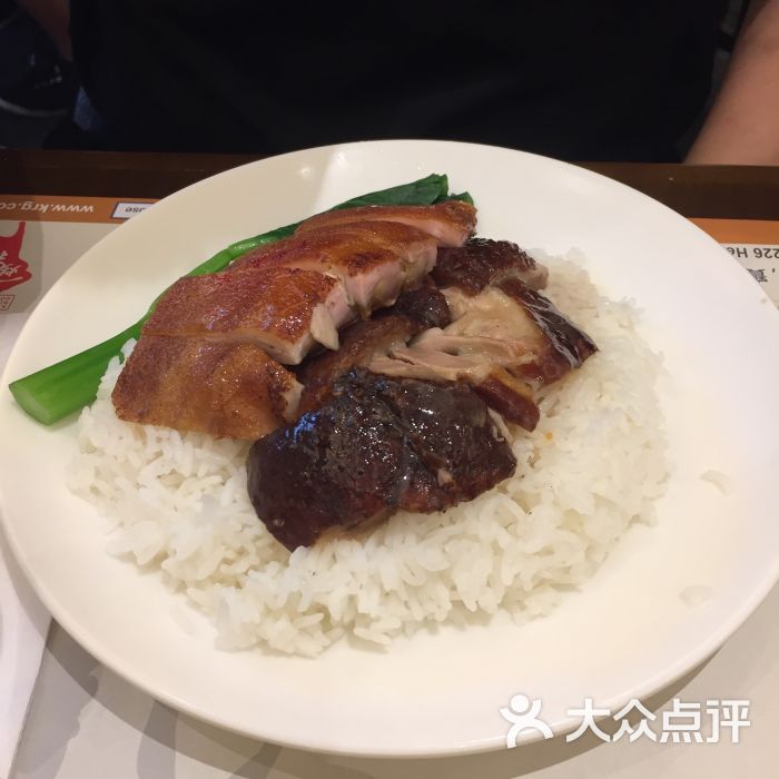 烧鹅拼乳猪饭