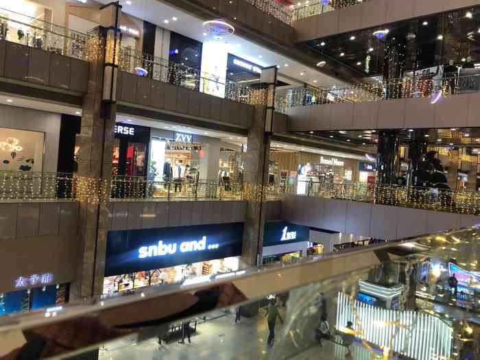 银泰百货(杭州富阳店)-"买衣服还是喜欢银泰那样一层