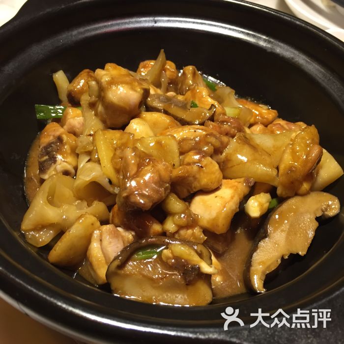 鲍汁花胶鸡煲