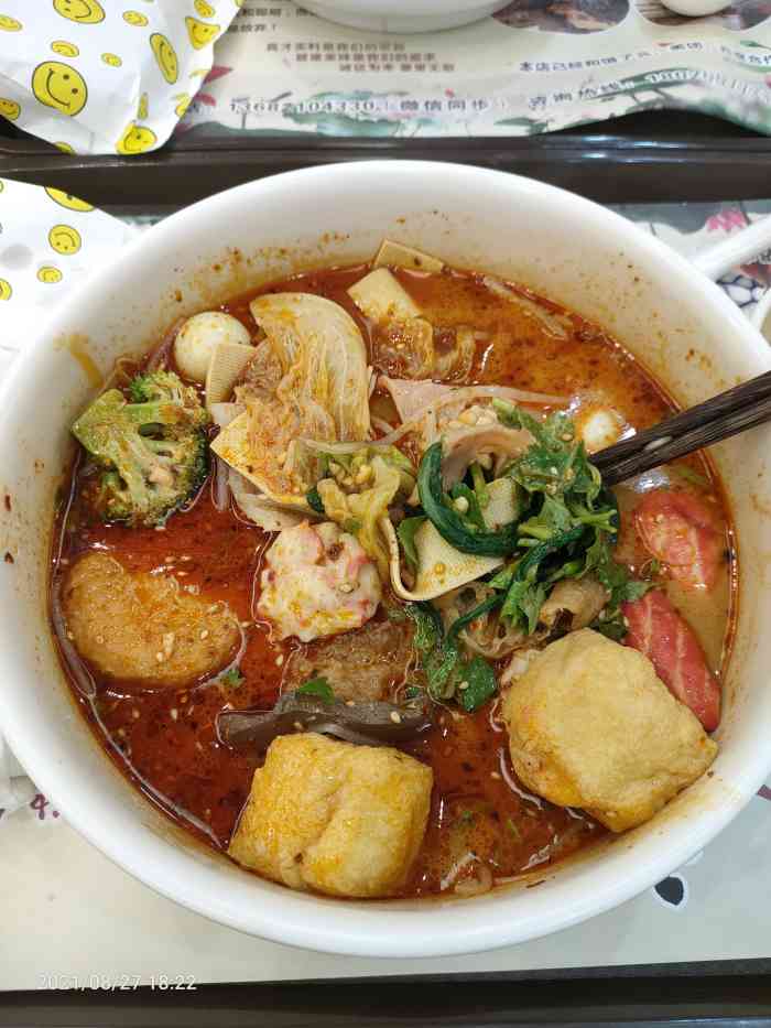 徐夫人四川麻辣烫(瑞航广场店"环境挺好的,中午的时候人特别多,所以