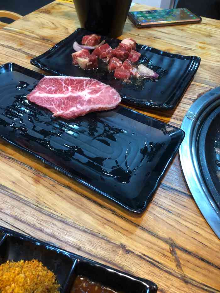莱真牛烤肉-"口味一般店里环境一般,空调力度也不行食.