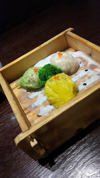 黑松露三色虾饺