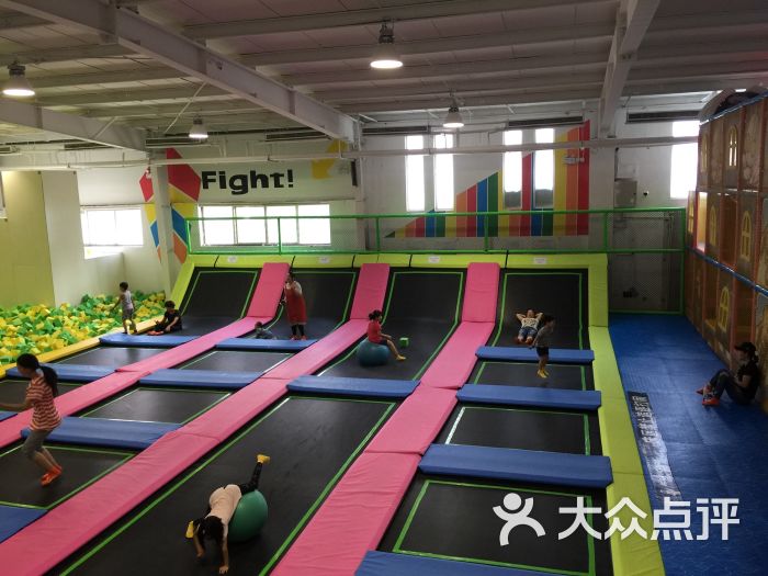 工厂蹦床空气馆(四季青店)-图片-北京健身选择-标致昂科威大众4008怎么运动图片