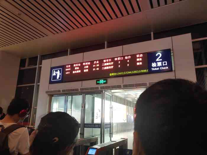 淮北站-"出门旅游坐火车04是一件很美好的事情,当.