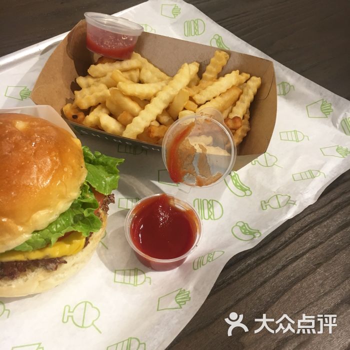 shine shark傲堡村(汉街店)经典牛肉汉堡图片 - 第379张