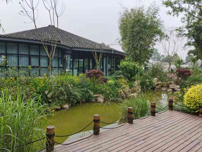 鲜道幸福里-"吃着火锅,看着风景,阳光明媚,梨花盛开,.