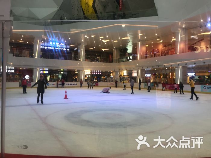 欧悦滑冰俱乐部:这个冰场的条件还不错,主要是