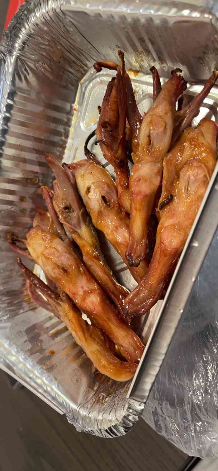 锋味馆烤鹅翅(长堤路)-"桌椅环境都很大牌档 估计来的