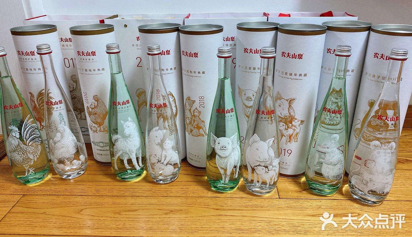 金鼠贺岁好水旺财# 今年鼠年的农夫山泉限量版水套装
