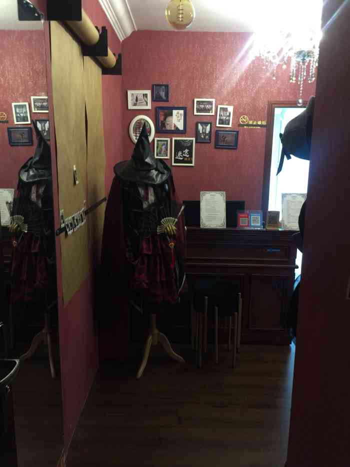 贝克街剧本杀推理探案馆-"新开业的剧本杀店,房间布置