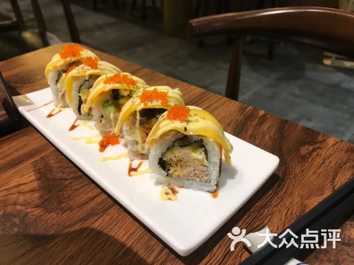 芒果鳗鱼加州卷
