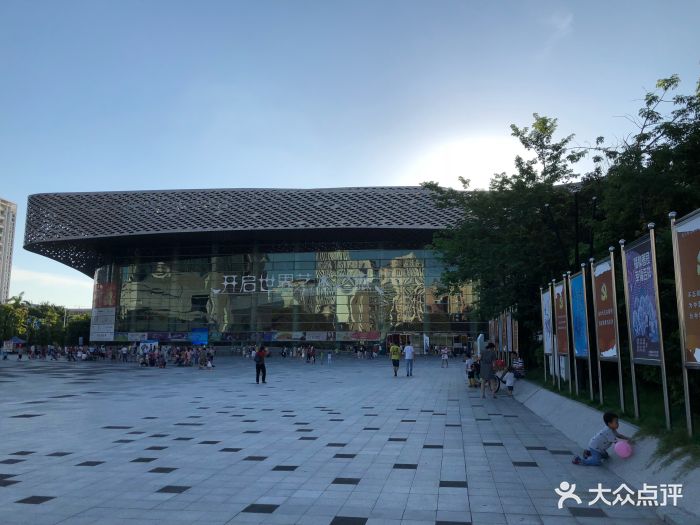 南山文体中心羽毛球馆