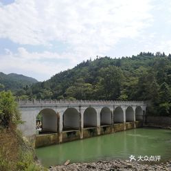 荔波县有多少人口_荔波至王蒙公路沿线的移民新村 梦柳布依族小镇(2)