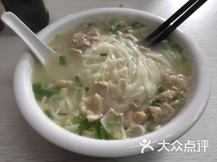 点经典猪肉粉就好,可以加荷包蛋.