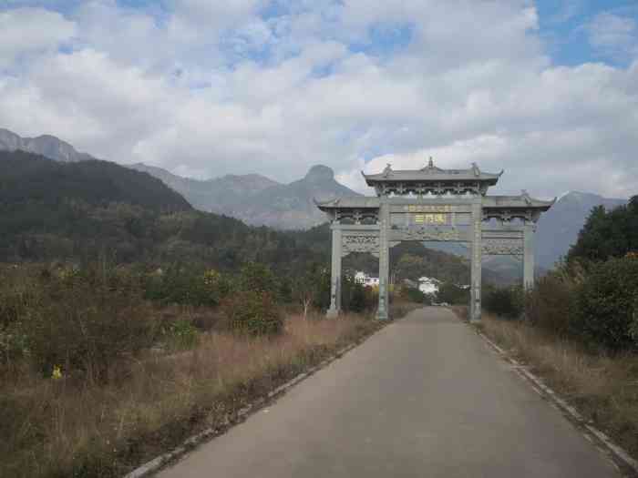 三门源风景区-"衢州龙游县三门源村,小溪潺潺,群山环抱,.