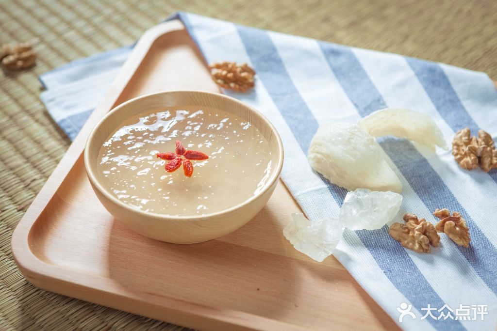 小岚燕鲜炖燕窝图片