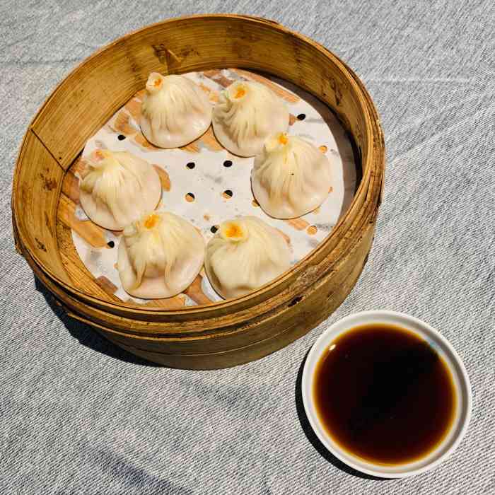 城隍庙的绿波廊是沪菜肴里招牌餐馆之一,建于明嘉靖年间.