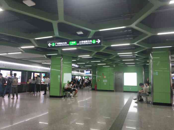 汉溪长隆地铁站-"出差到广州到汉溪长隆.7号线地铁人