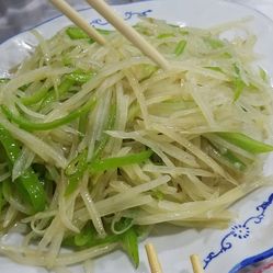 炒土豆丝的过程图 JJVSfRkCzFj10u5MAXQYelsD-Wop_HOBJ2lLWL6YIAF74emXkjUKBoRZOusmpkz3F5u7J_jS4MuCaeLAHD0KTg.jpg