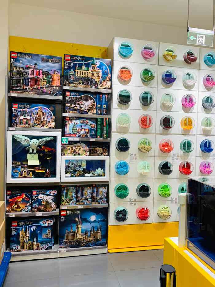 乐高授权专卖店(凯德mall店"店面不大,不过里面的东西还挺全的,没