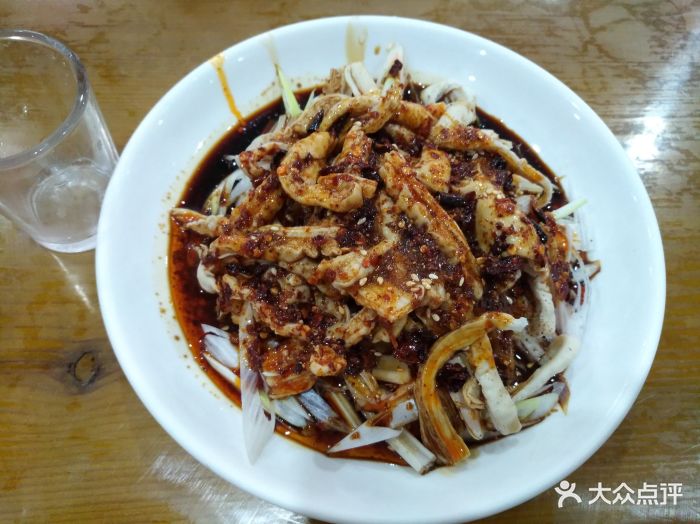 馆子招牌,类型很大但在小巷子里.-健民肥肠店周公解梦梦见买猪肉图片