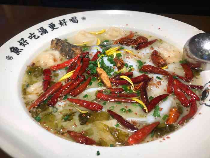 江渔儿酸菜鱼(大岭山店)-"江鱼儿酸菜鱼,位置在沃尔玛一楼,服务热情.