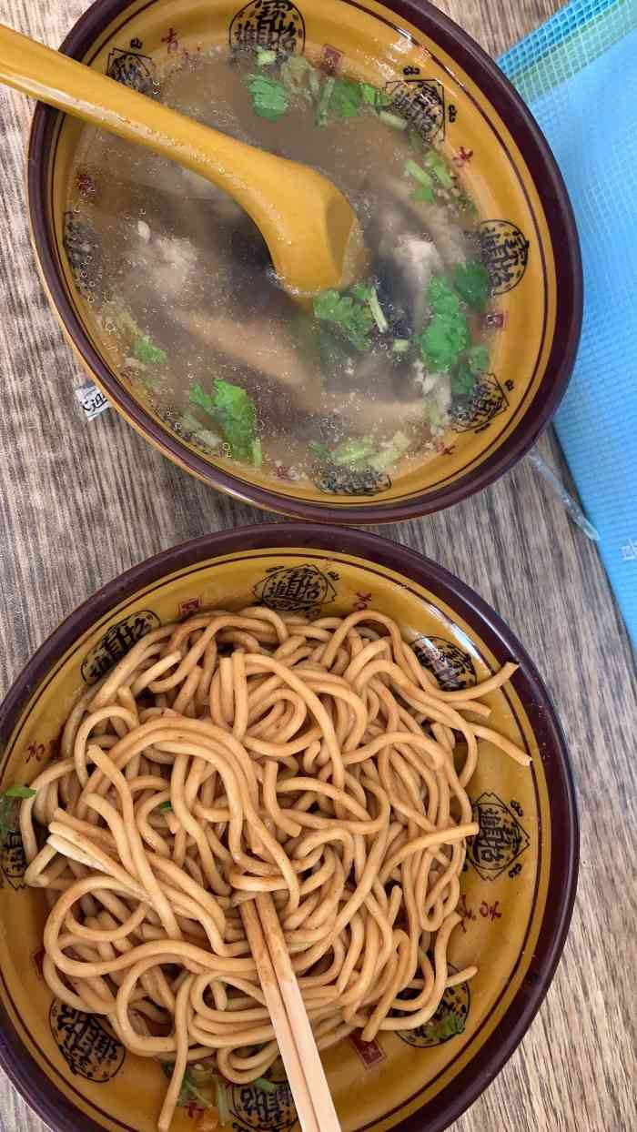 张记武汉热干面"这家面馆干净整洁,味道很鲜美!老板热情.