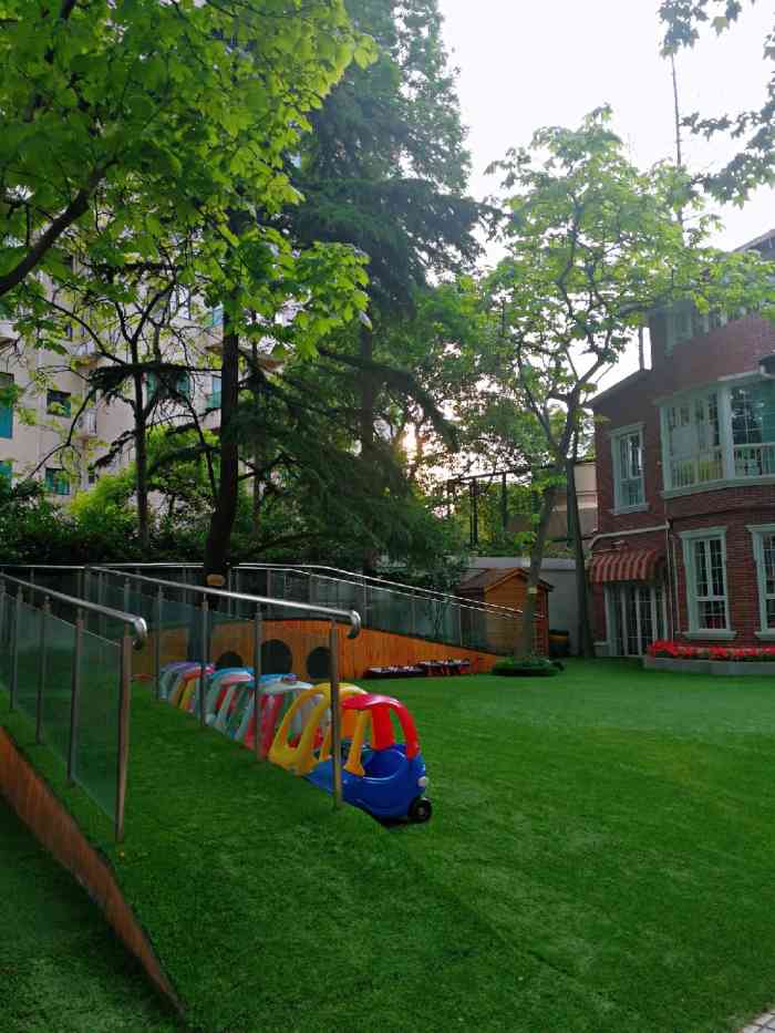 乌南幼儿园-"走进乌南幼儿园境外部,不禁怀疑自己是否