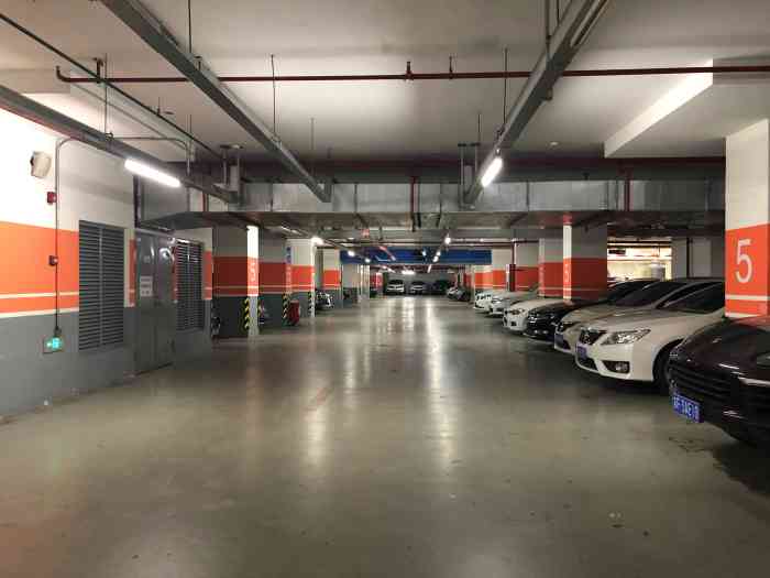 绿地缤纷城停车场-"中了点评霸王餐:台湾吴记火锅,第.