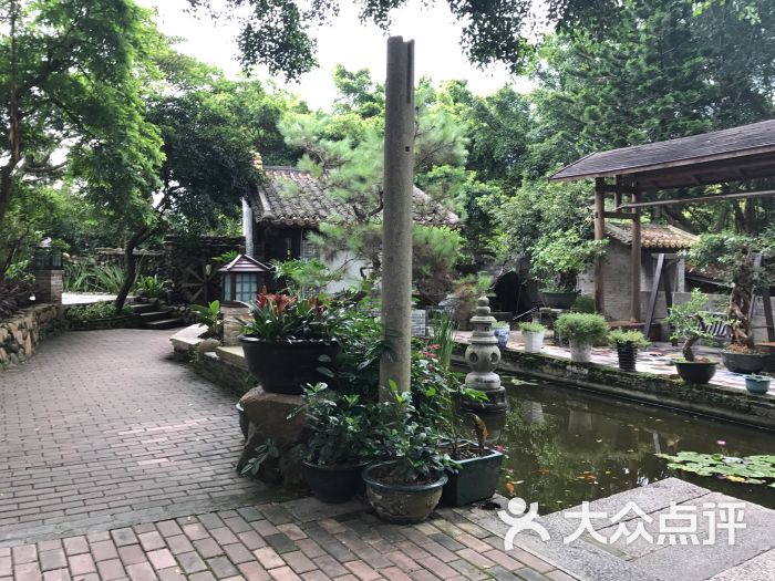 端午节时同朋友出去吃中午饭,话渠同学系个.