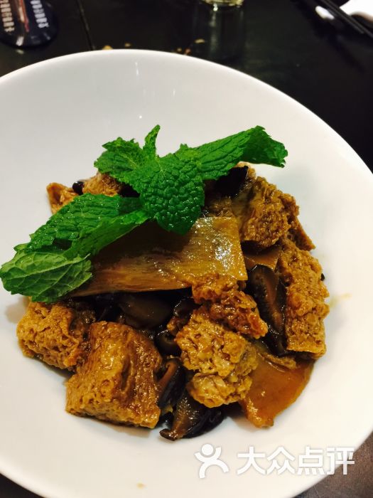 夜上海餐厅:比较有情调的餐厅,适合商务宴请.南