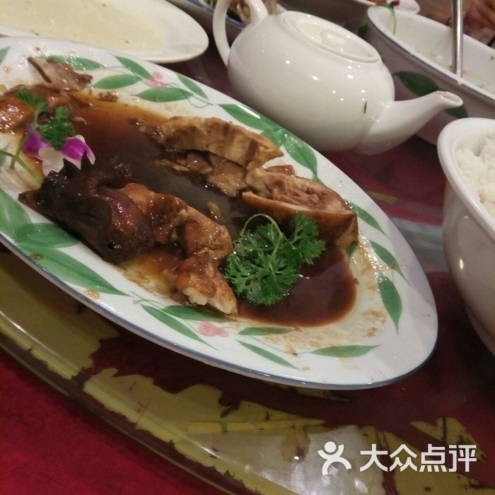 胜记美食街