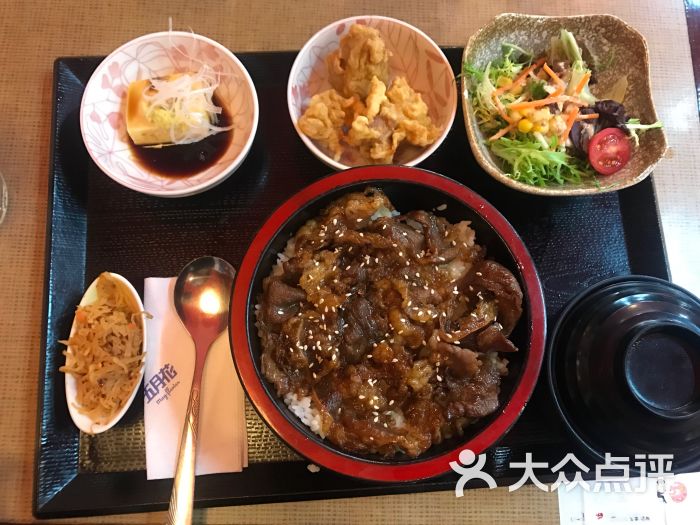 烤牛肉饭定食