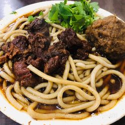 老五牛肉河捞面馆