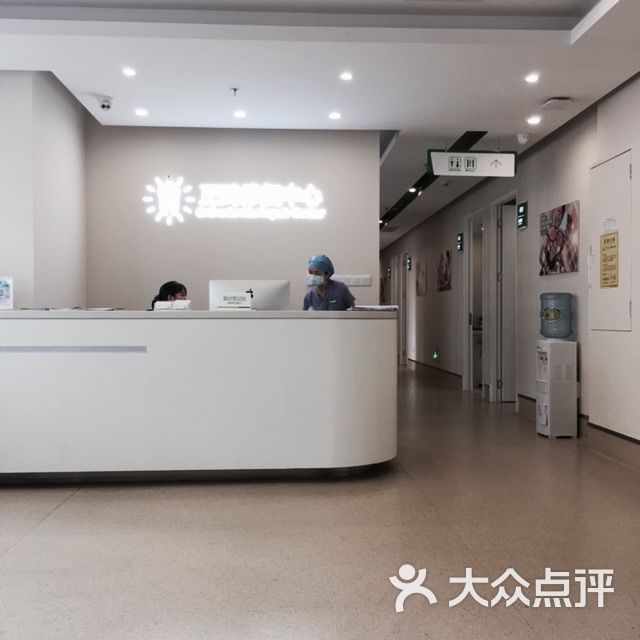 美莱口腔:很一般,不够仔细,很快就洗好了.深圳医