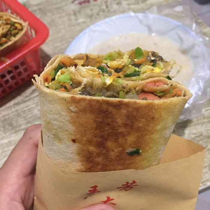 王芳大院摊煎饼-"王芳大院摊煎饼慕名而来 进店很多外卖.