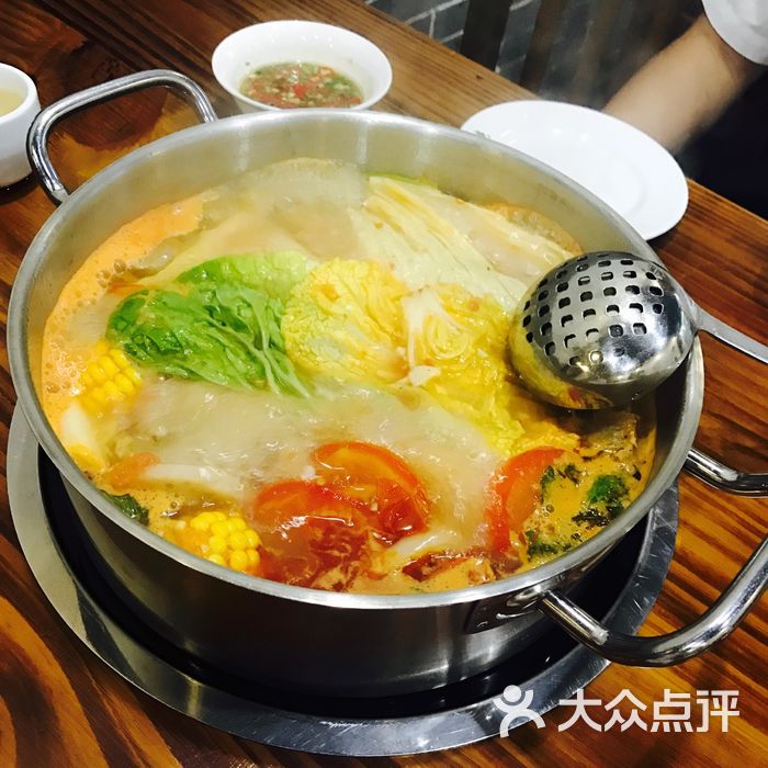 小胡子苗家酸辣火锅