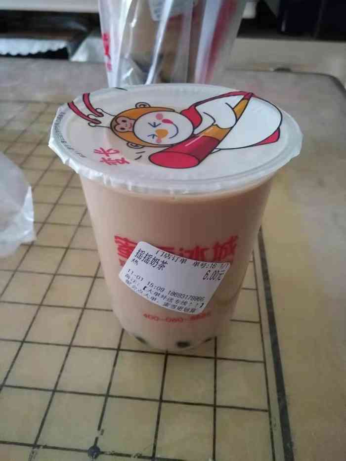 打分   /人 两个奶茶都挺好喝的,价格也不贵.