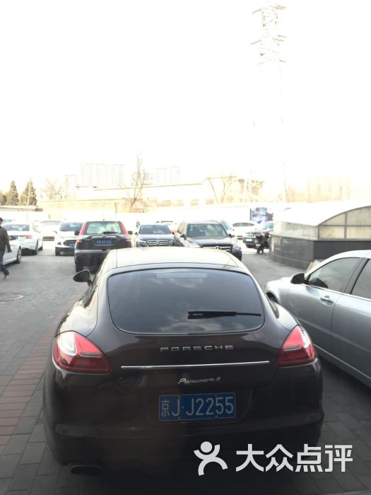 燕莎奥特莱斯购物中心停车场-图片-北京爱车