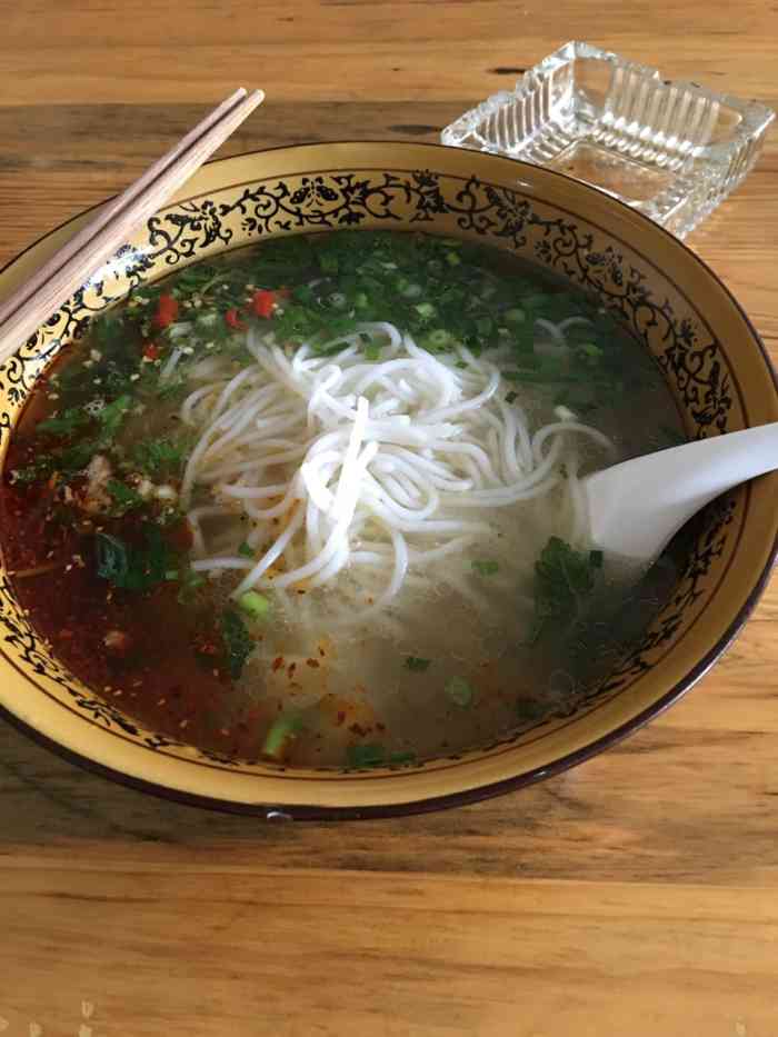 黄氏个旧团山带皮小黄牛米线