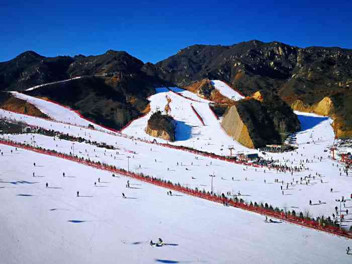 怀北国际滑雪场-"公众号通知,春节期间雪场停了.虽然.